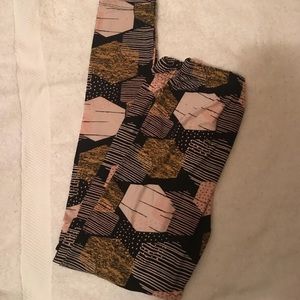 Agnes and Dora black with hexagon patterns